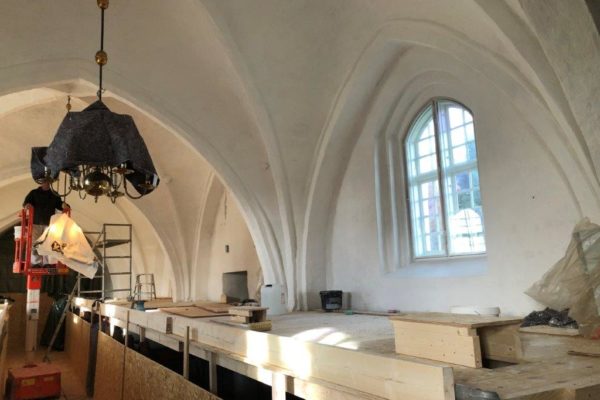 Billede fra renovering af Hvalsø Kirke i 2020