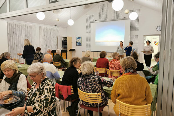 Louise Crandal holder foredrag i Hvalsø Sognegård